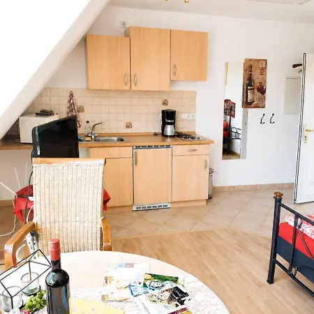 Apartment Ferienresidenz Weingut Schlossmuehle Dr Hoefer *
